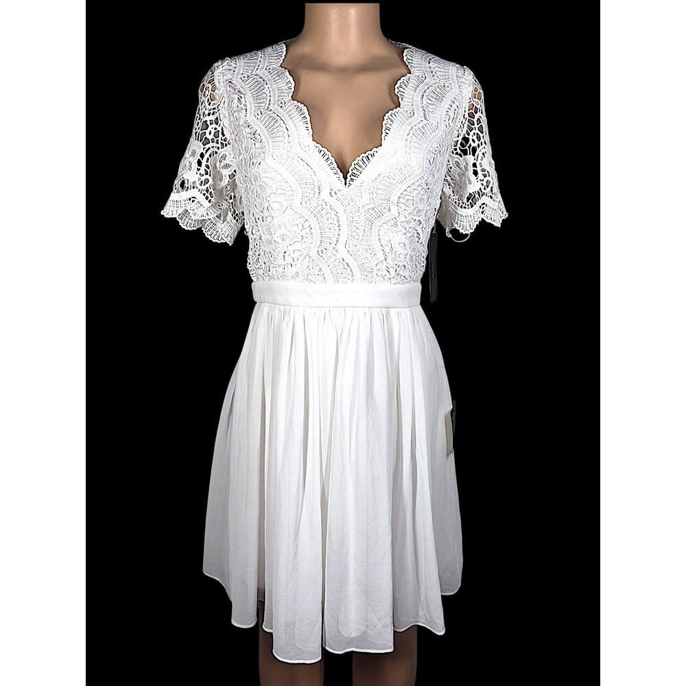NWOT Lulus White Eyelet Dress Size M Sheer Skirt V Neck Short Sleeve New